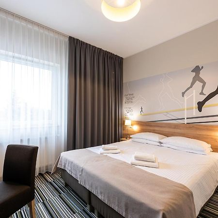 Hotel Maraton Шамотули Екстер'єр фото
