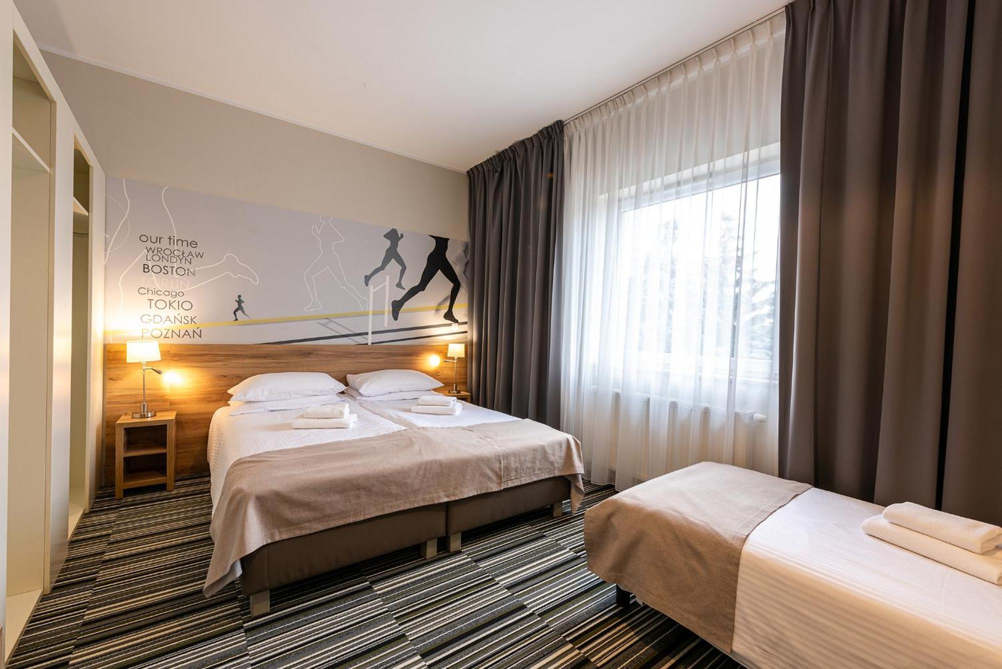 Hotel Maraton Шамотули Екстер'єр фото